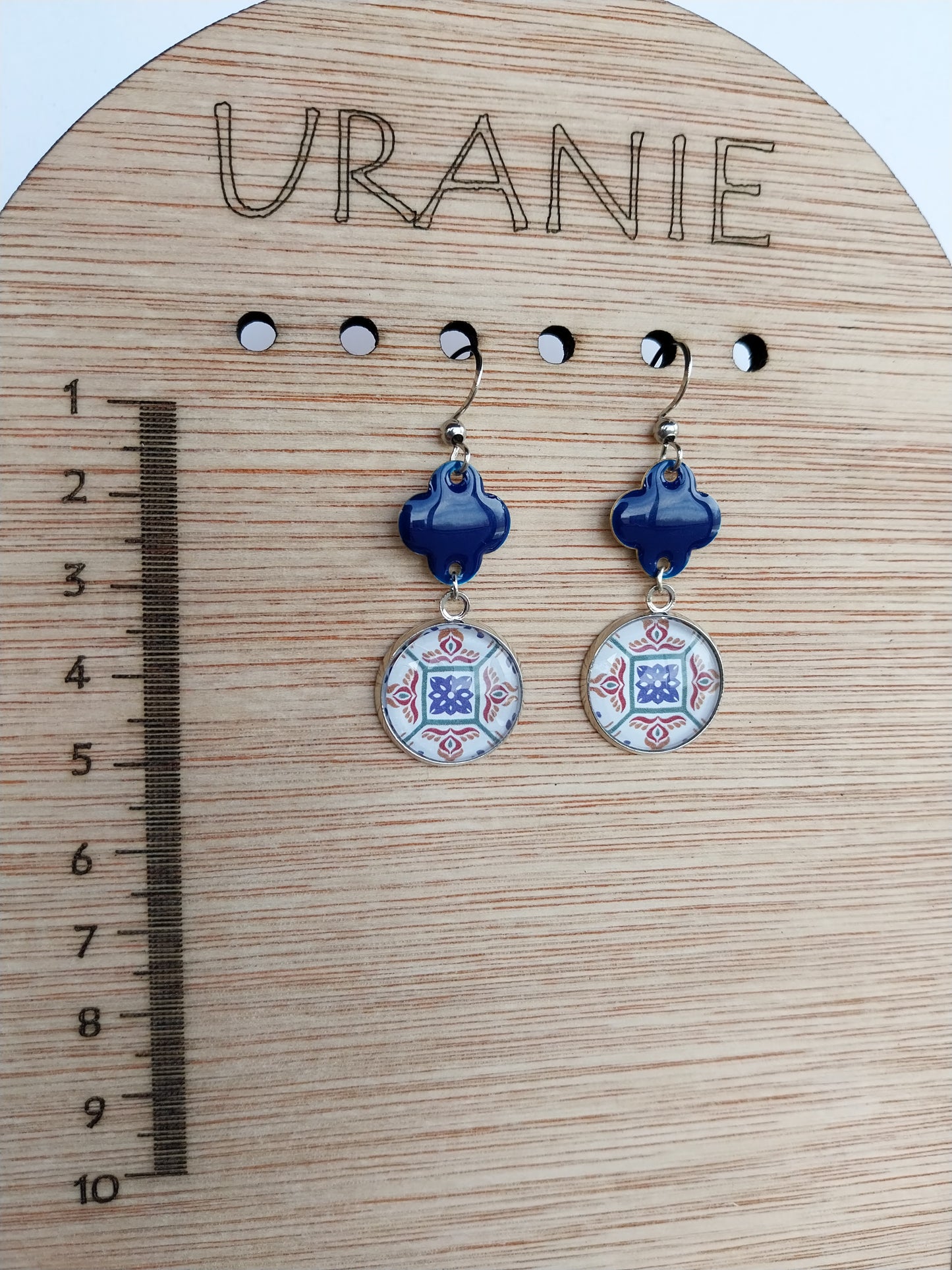 Boucles d'oreilles cabochons méditerranée et émail bleu nuit