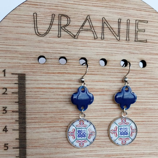 Boucles d'oreilles cabochons méditerranée et émail bleu nuit