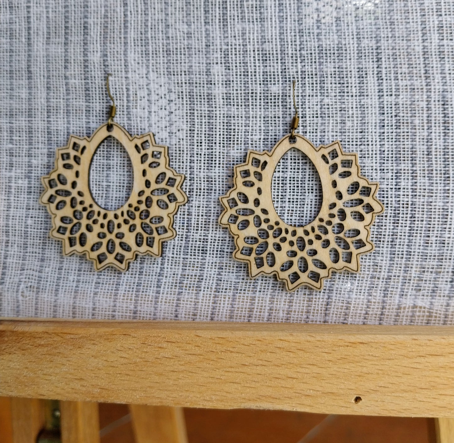 Boucles d'oreille dentelle de bois