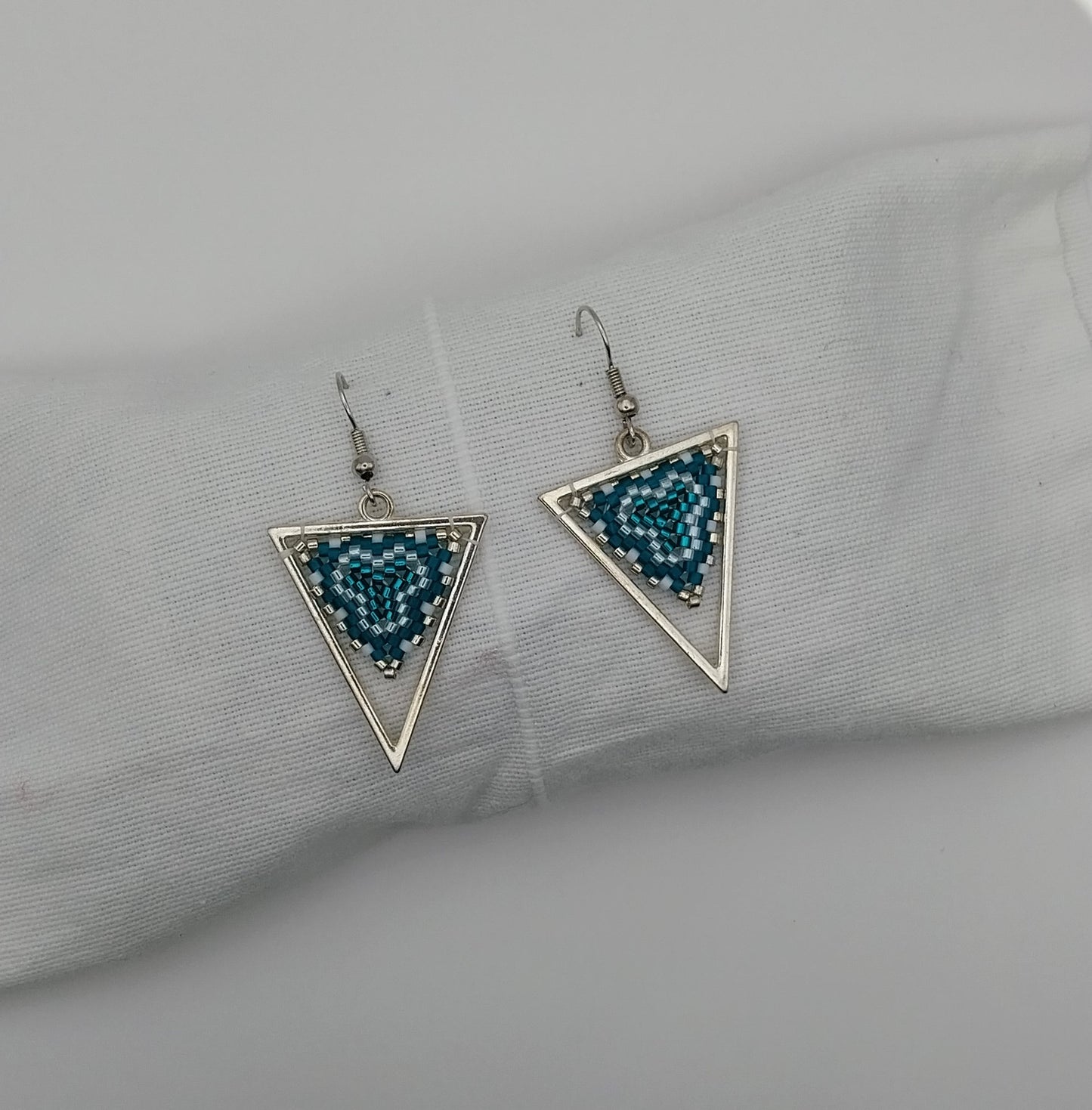 Boucles d'oreille tissage de perles en verre Miyuki bleu