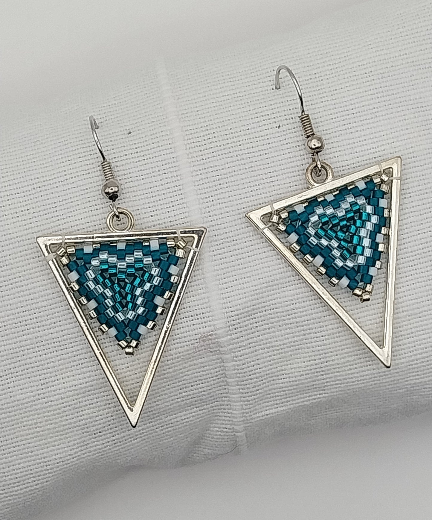 Boucles d'oreille tissage de perles en verre Miyuki bleu