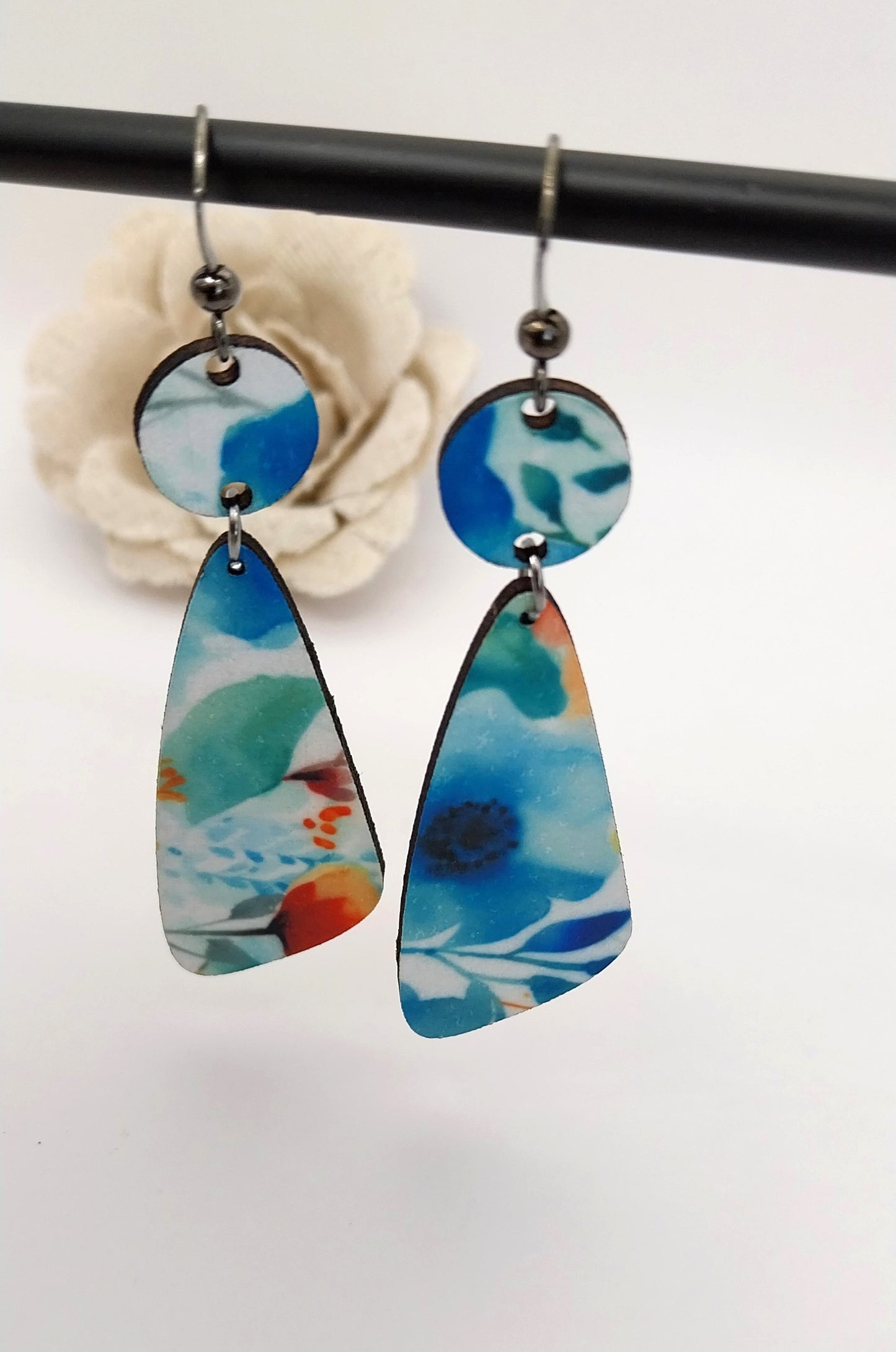 Boucles d'oreille motif floral aquarelle en bois imprimé