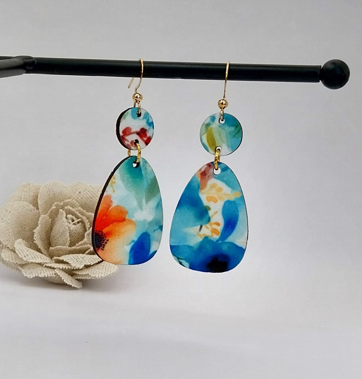 Boucles d'oreille en bois motif floral aquarelle