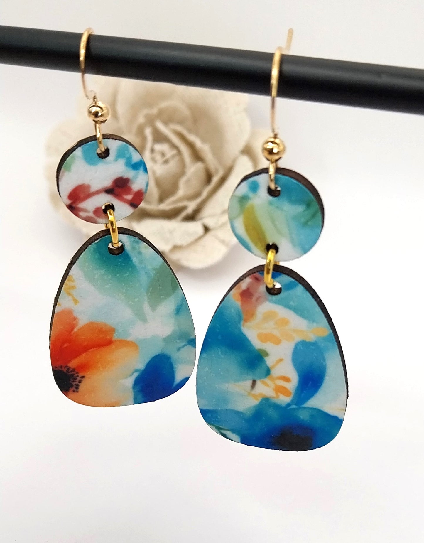 Boucles d'oreille en bois motif floral aquarelle