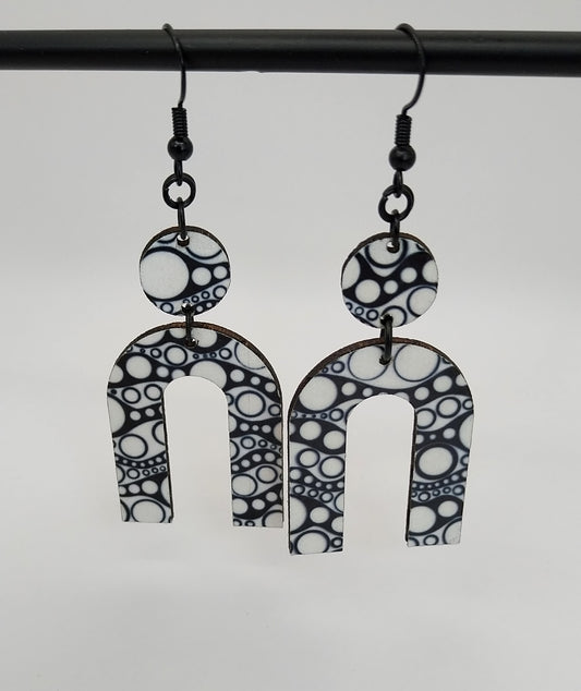 Boucles d'oreille zentangle noir et blanc en bois