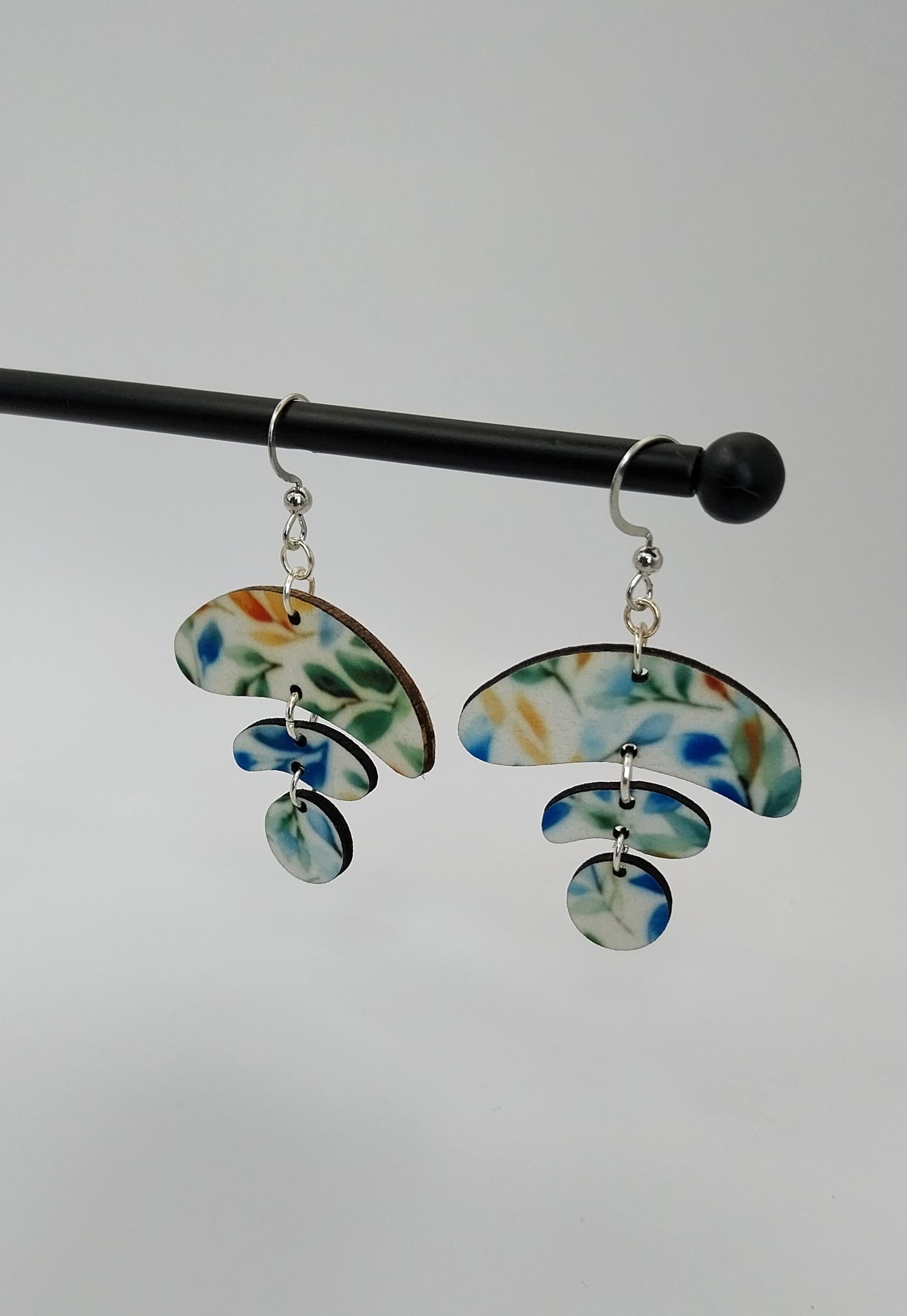 Boucles d'oreille motif floral aquarelle  en bois