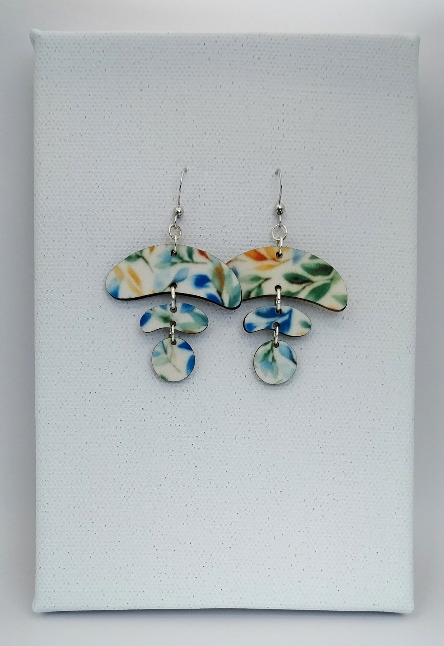 Boucles d'oreille motif floral aquarelle  en bois