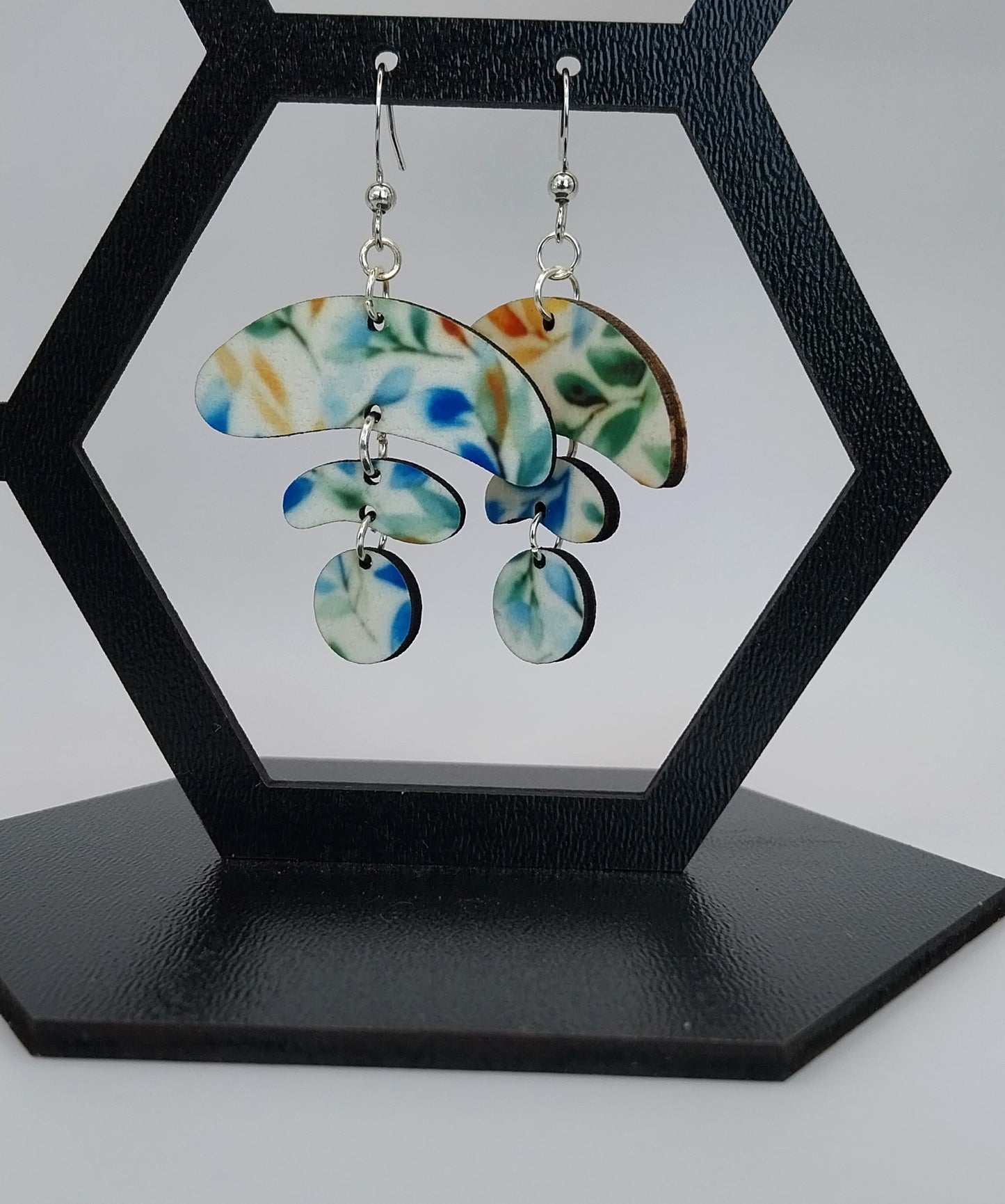 Boucles d'oreille motif floral aquarelle  en bois