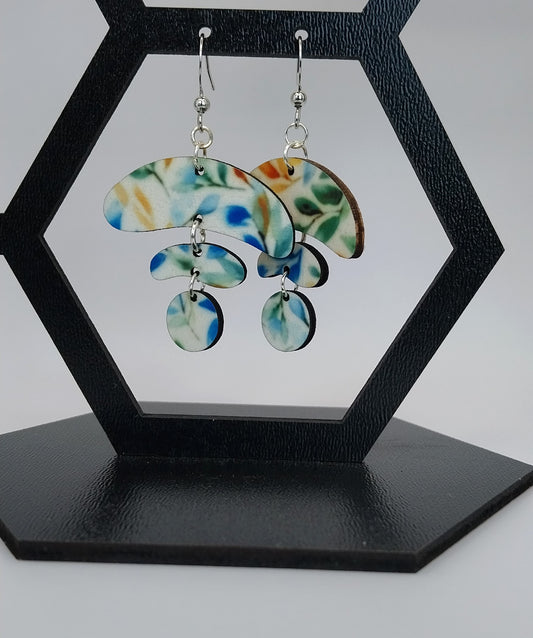 Boucles d'oreille motif floral aquarelle  en bois