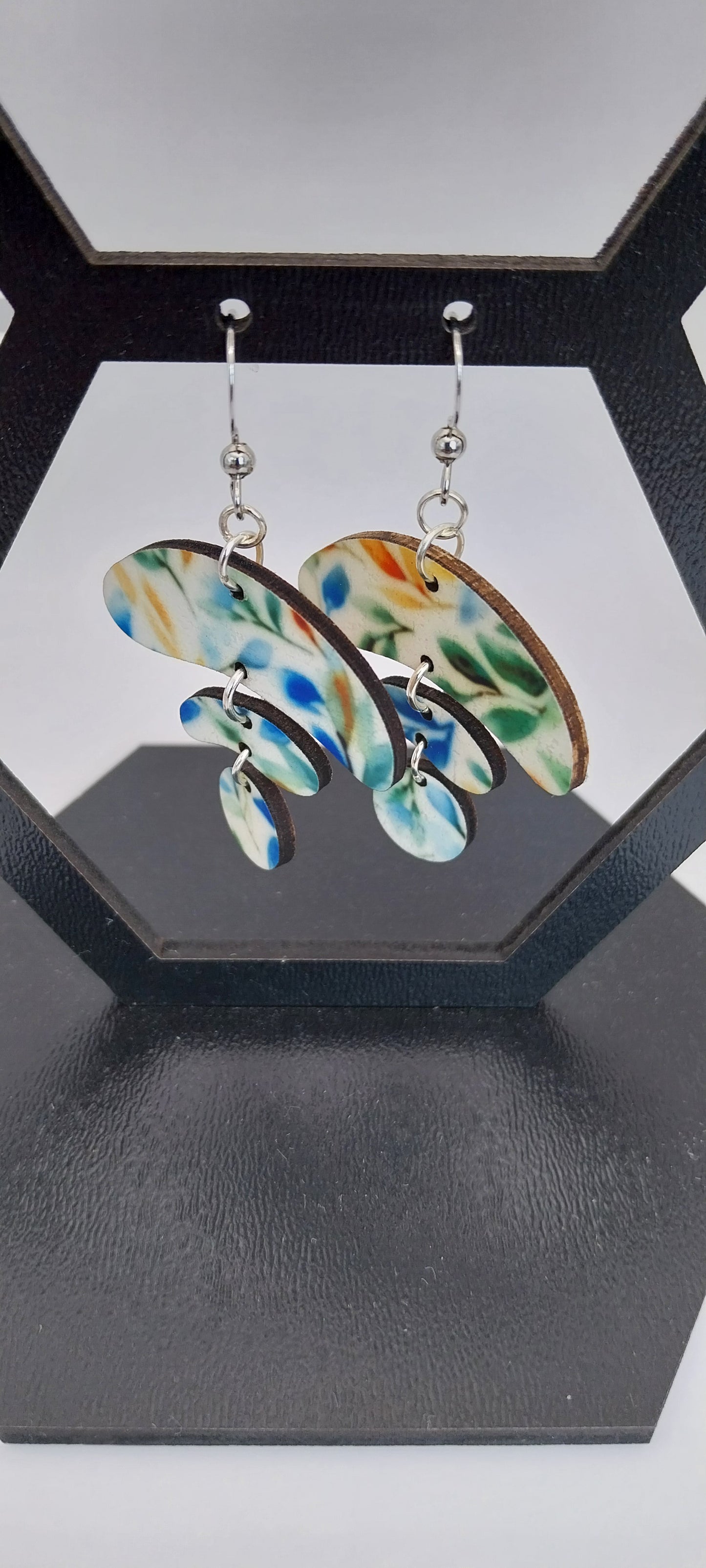 Boucles d'oreille motif floral aquarelle  en bois