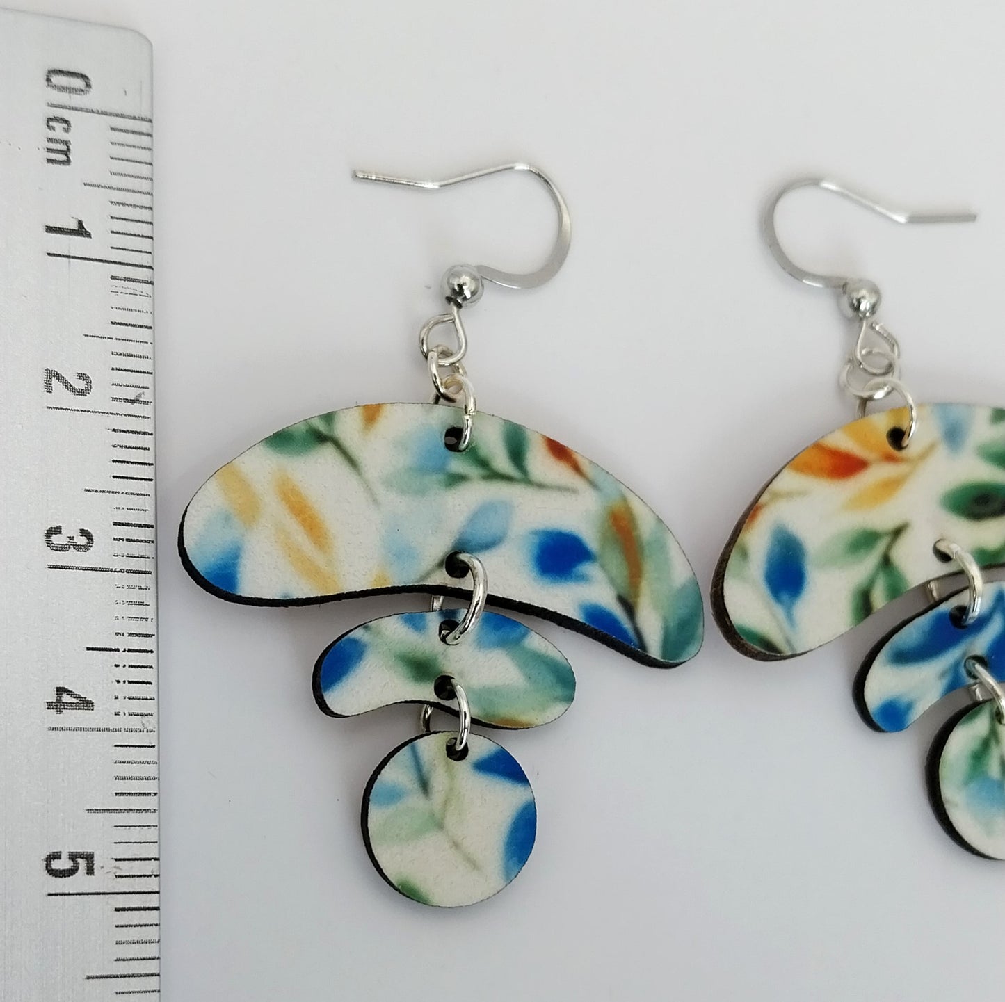 Boucles d'oreille motif floral aquarelle  en bois
