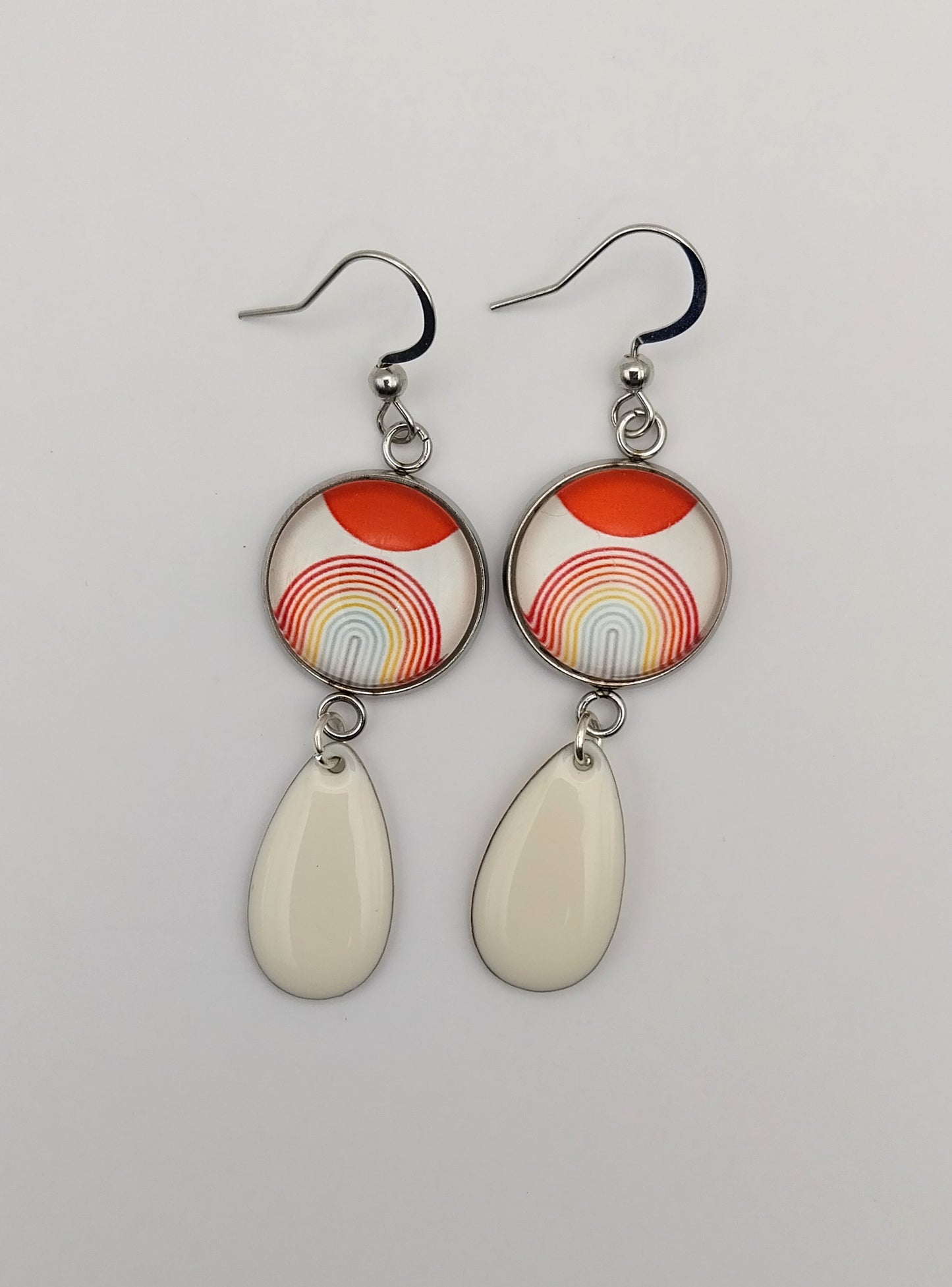 Boucles d'oreille cabochon graphique et breloque goutte émail