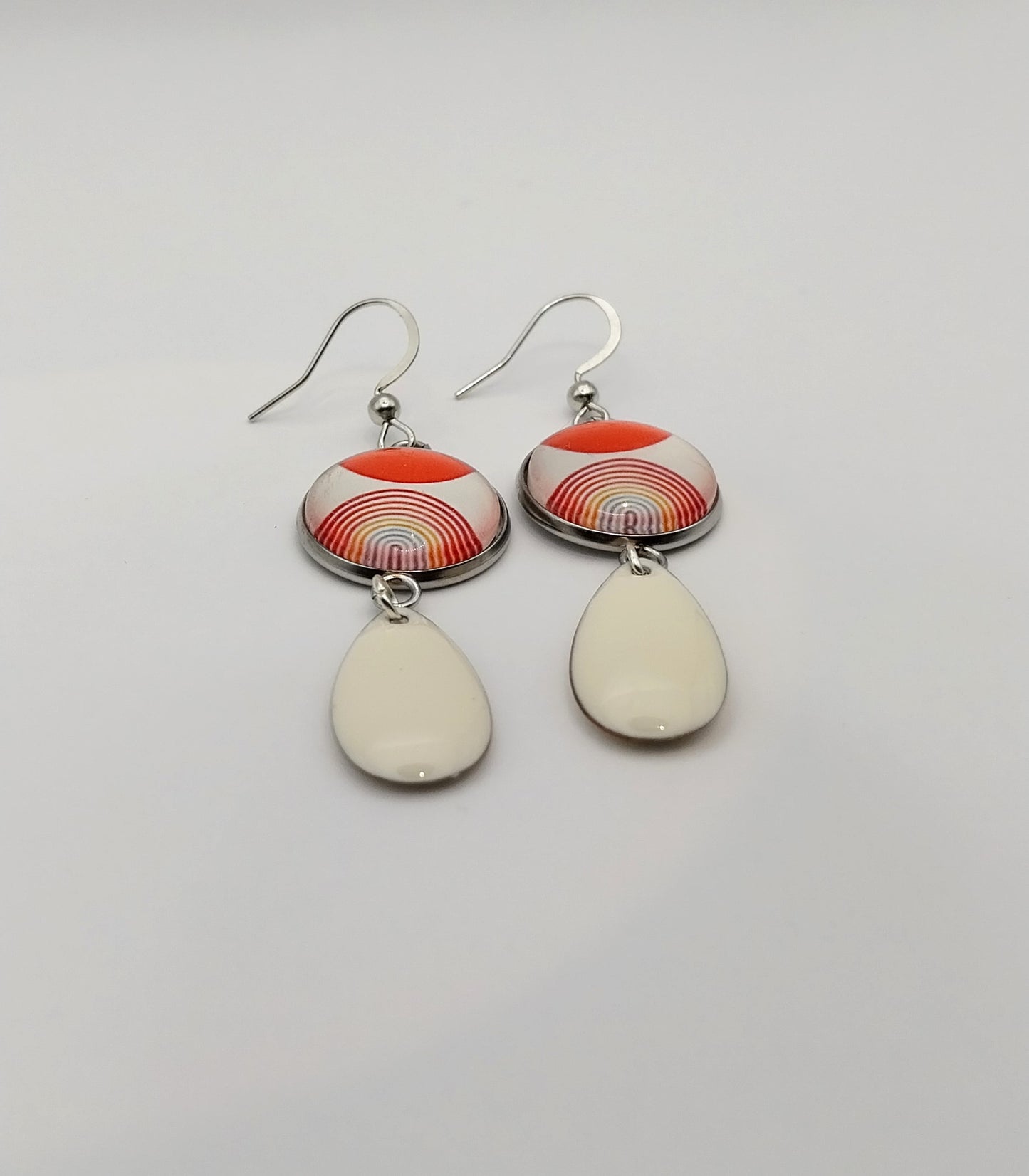 Boucles d'oreille cabochon graphique et breloque goutte émail