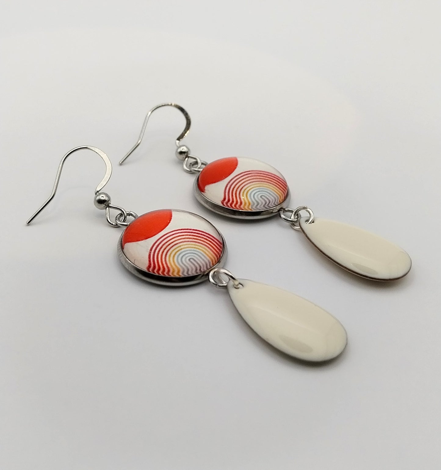 Boucles d'oreille cabochon graphique et breloque goutte émail