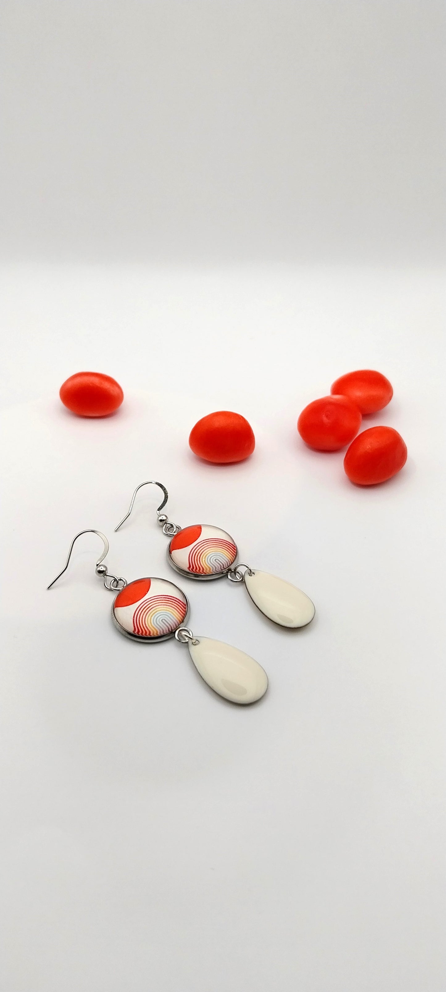 Boucles d'oreille cabochon graphique et breloque goutte émail