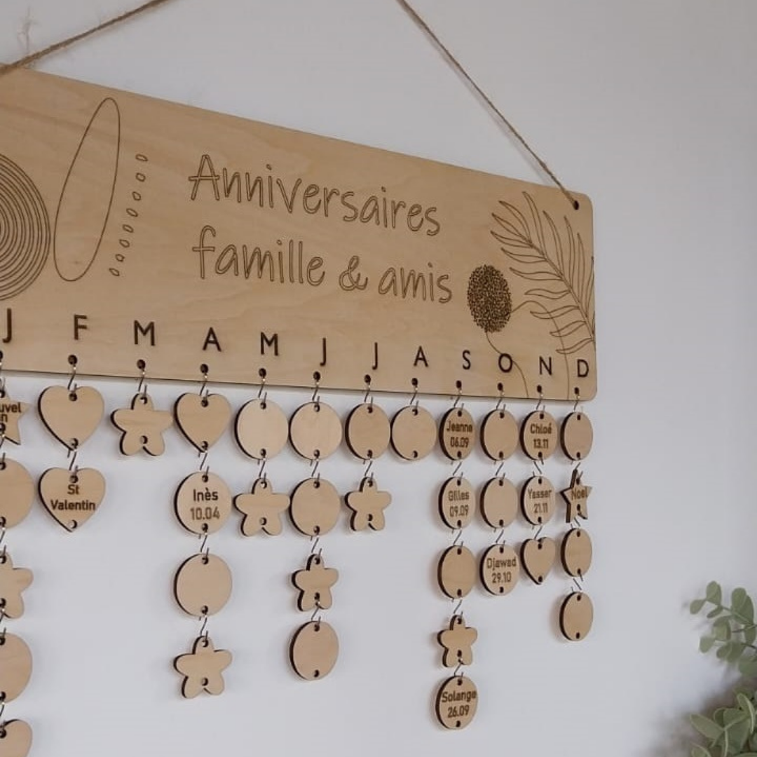 Calendrier bois gravé événements et anniversaires boho
