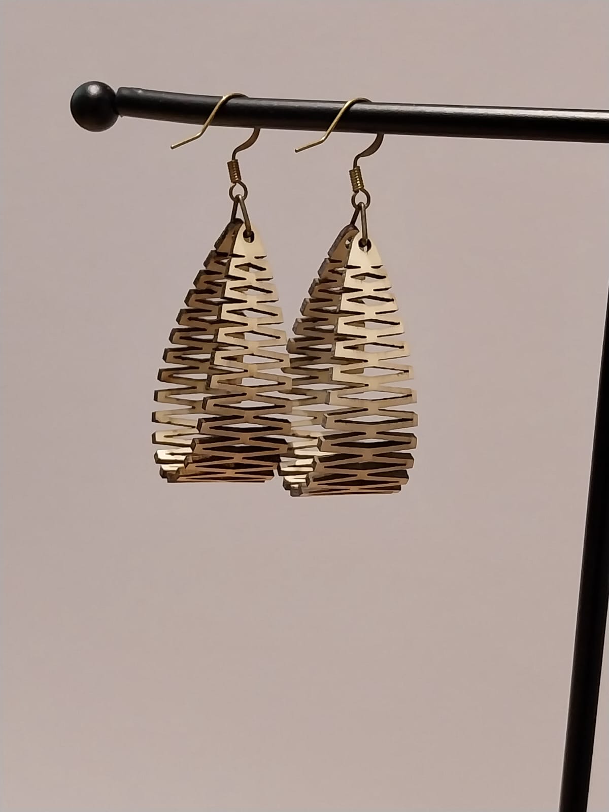 Boucles d'oreille dentelle de bois graphique