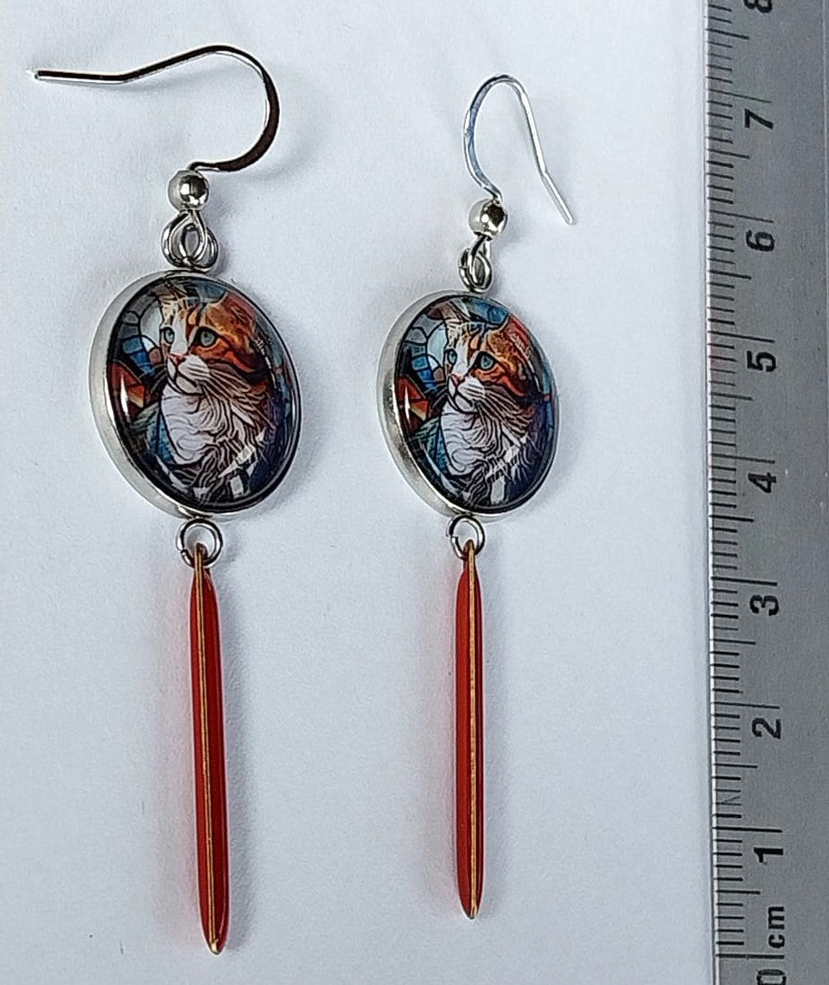 Boucles d'oreille chat pensif et breloque émail rouge
