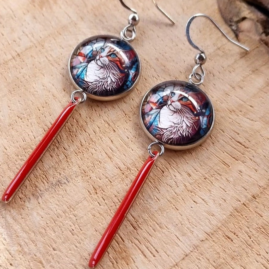 Boucles d'oreille chat pensif et breloque émail rouge