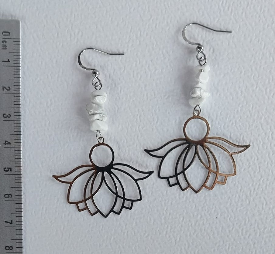 Boucles d'oreilles fleur de lotus et pierres de howlite