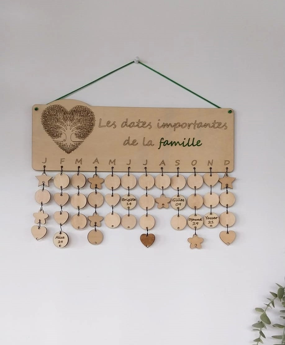 Calendrier bois gravé événements famille arbre de vie