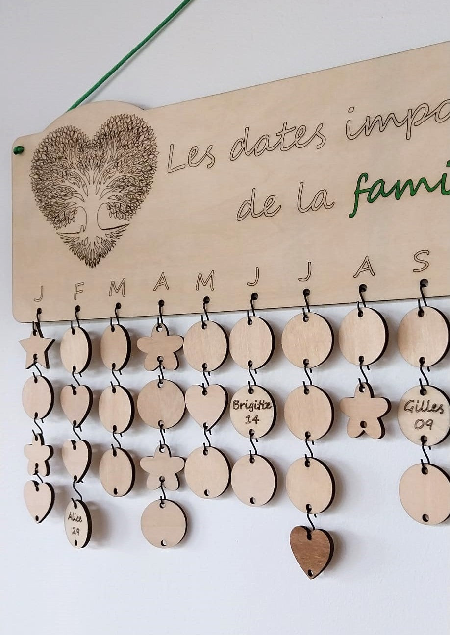 Calendrier bois gravé événements famille arbre de vie