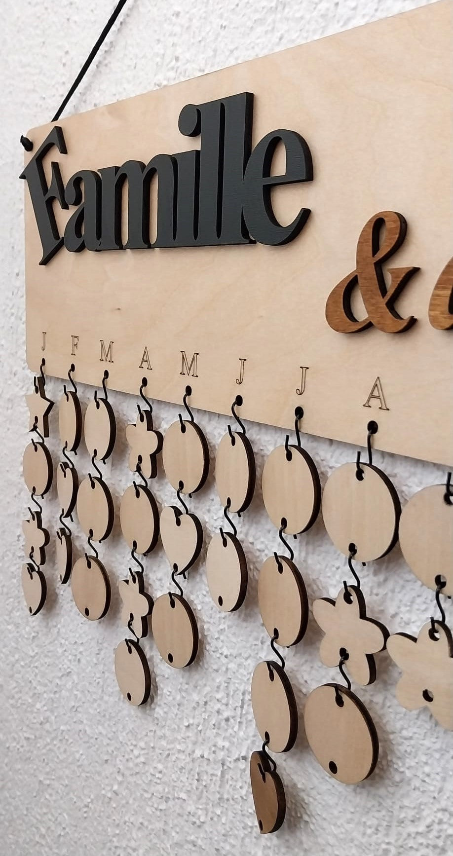 Calendrier bois gravé événements famille & amis