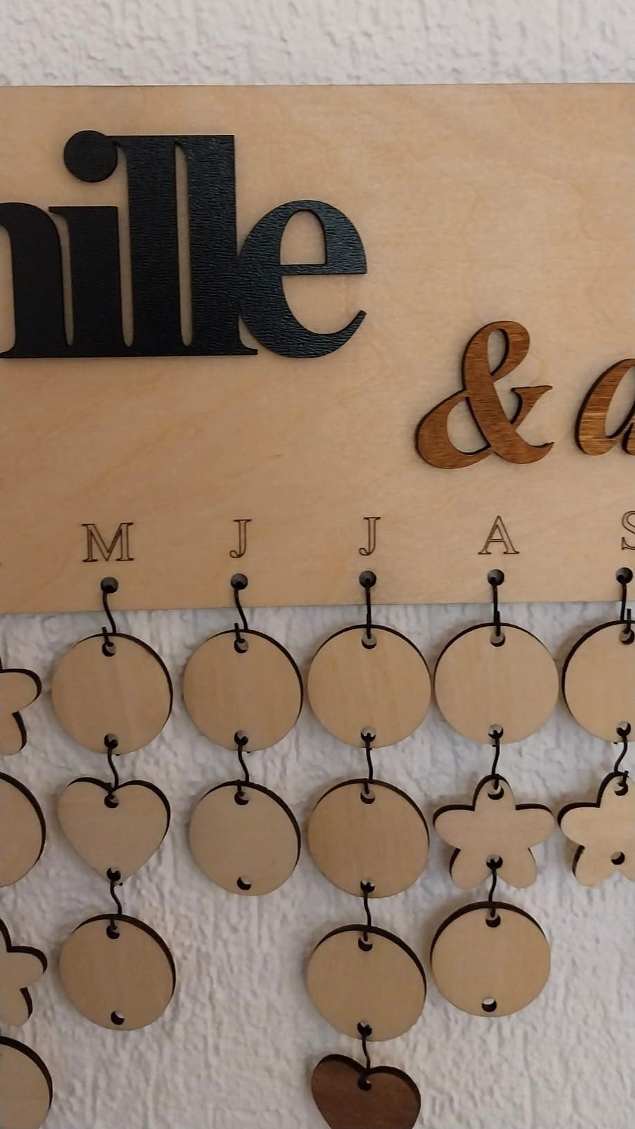 Calendrier bois gravé événements famille & amis
