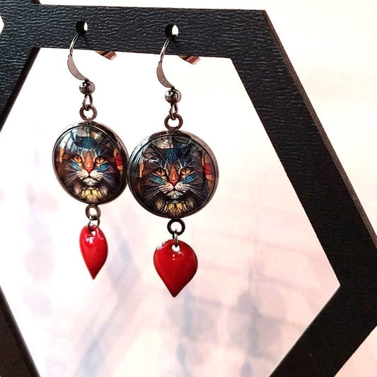Boucles d'oreille chat mystérieux et breloque émail carmin