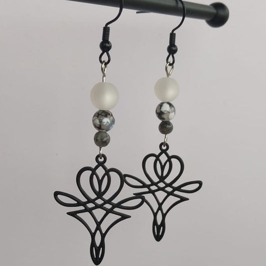 Boucles d'oreilles perles veines du dragon et breloques noires graphiques
